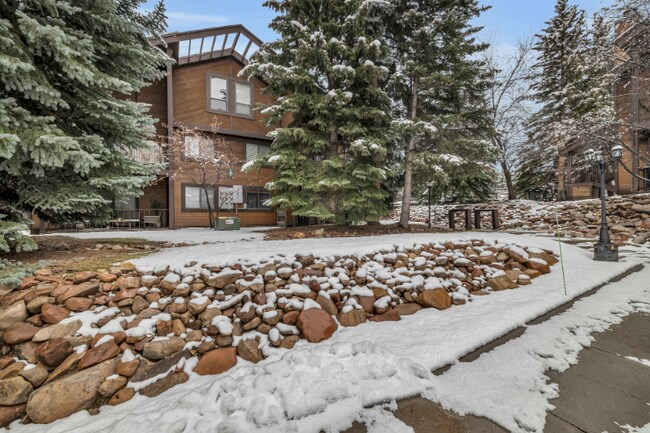 Building Photo - 2025 Canyons Resort Dr