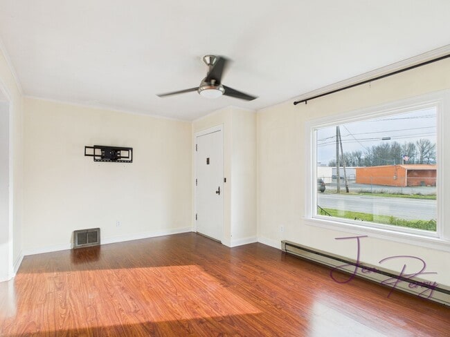 Building Photo - Two Bedroom One Bath House for Rent in Everson with Detached Garage