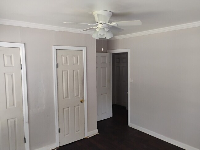 Building Photo - 3190 Charleston Dr