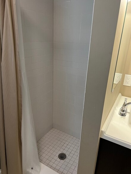 Building Photo - 1655 27th Ave