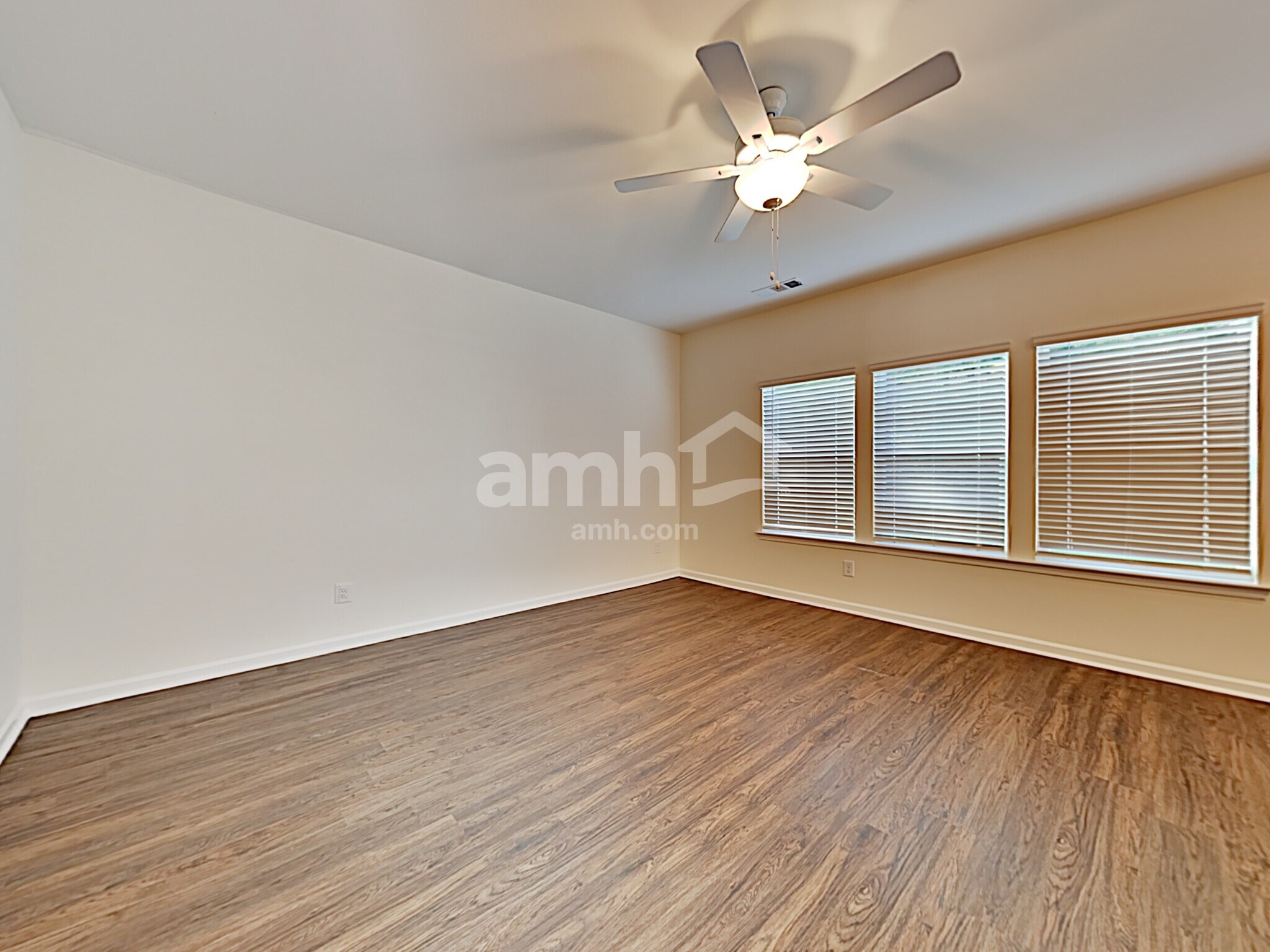 Building Photo - 441 Camp dr