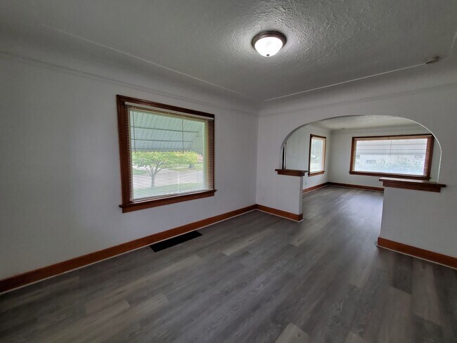 Building Photo - FOR RENT- Large Home with Fenced in Yard n...