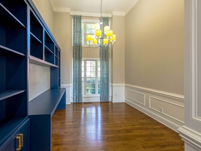 Building Photo - Move in ready Cotswold dream home.