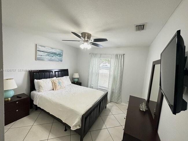 Building Photo - 720 2nd Pl SW