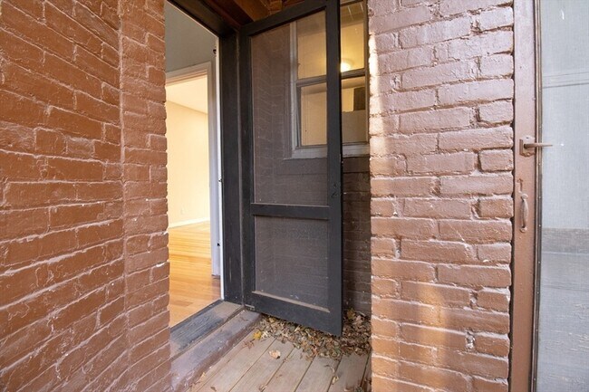 Building Photo - 36 Winchester St