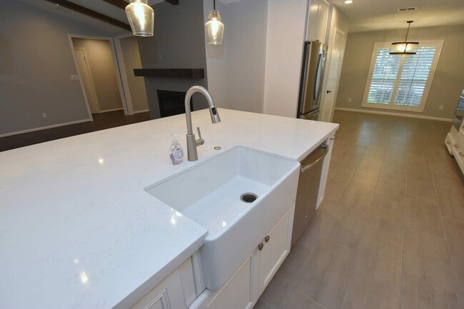 Building Photo - 10802 Meadow Lake Ln