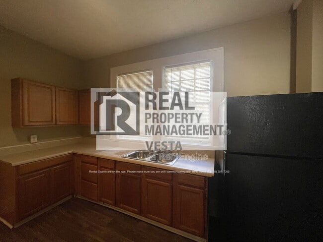 Building Photo - 1096 Hillyer Ave