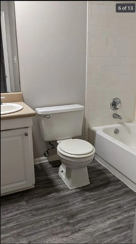 Building Photo - 915 SW 61st St