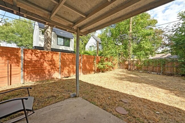 Building Photo - 1706 Riverview St