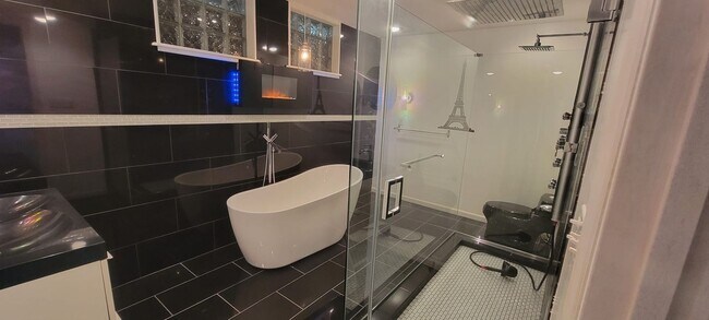 Building Photo - 4 bedrooms 3 baths beautiful house