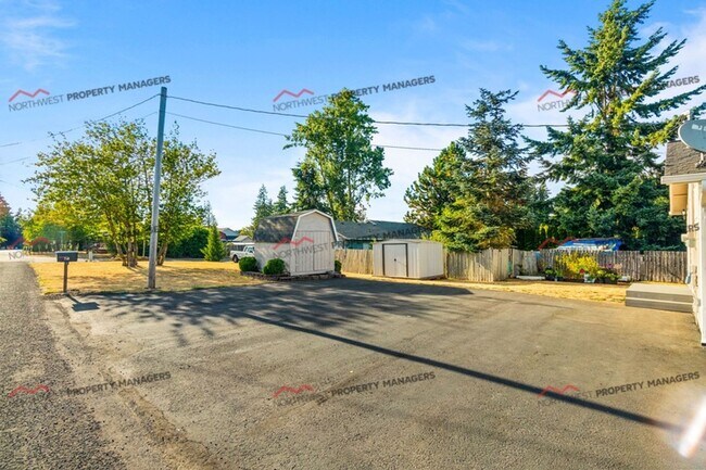 Building Photo - STATUS: *PENDING APPLICATION*| R37 | $2295  **** MOVE IN SPECIAL ****