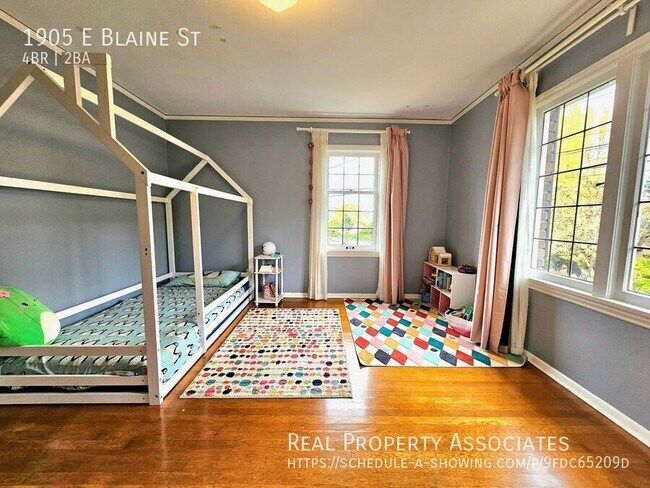 Building Photo - 1905 E Blaine St