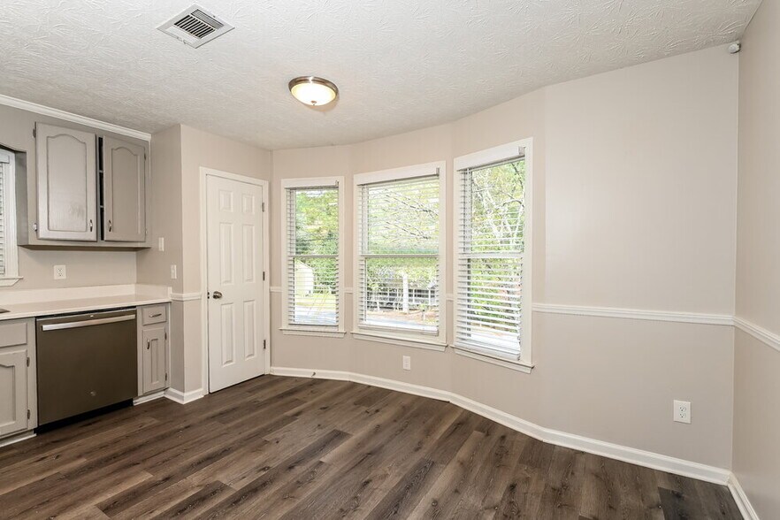 Building Photo - 1411 Hillside Pl SE