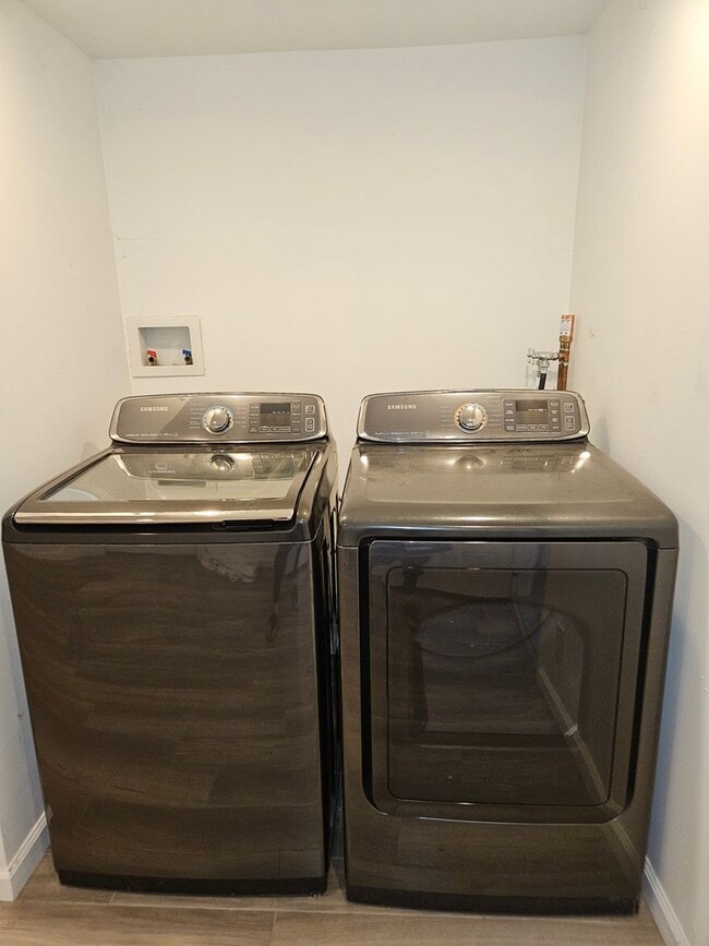 Building Photo - Stunning 1 Bed 1.5 Bath Naglee Park Home W...