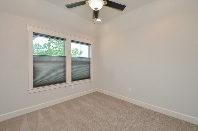 Building Photo - 5413 De Milo Dr