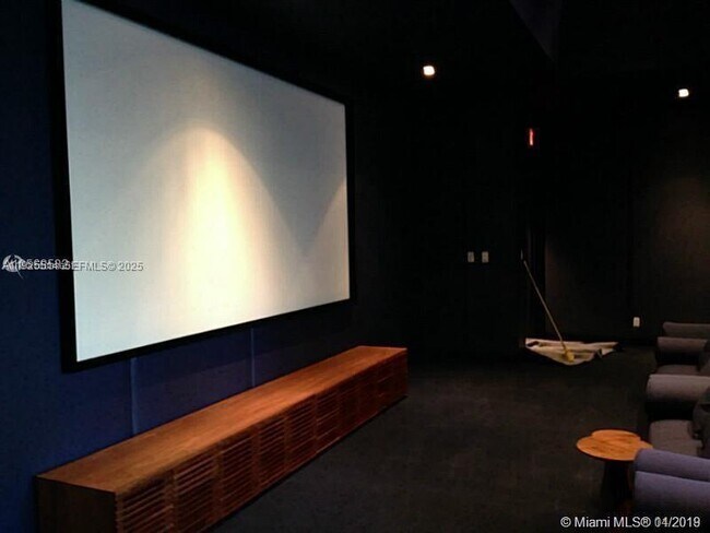 Building Photo - 1300 Brickell Bay Dr