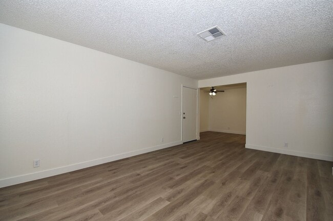 Building Photo - Charming  2 Bed 2 Bath Home at Desert Shores!