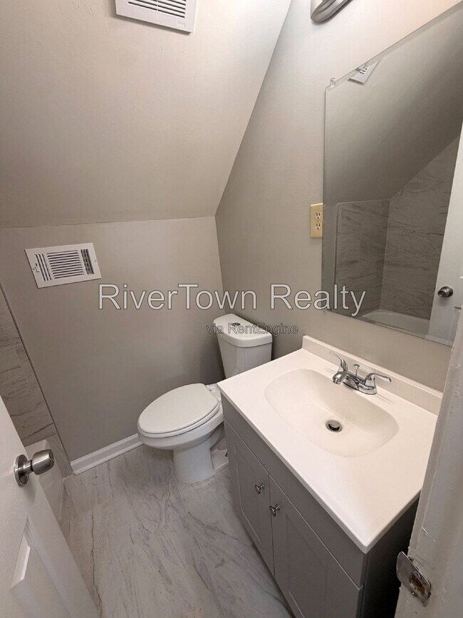 Building Photo - 2884 Spring Hill Dr