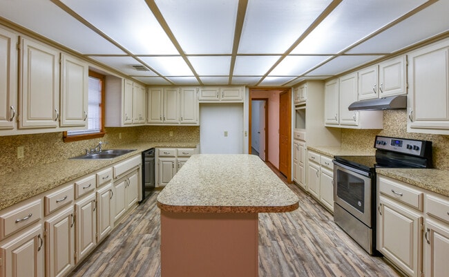 Building Photo - 107414 S 4770 Rd