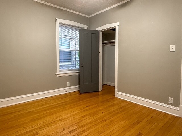 Building Photo - 6327 N Oakley Ave