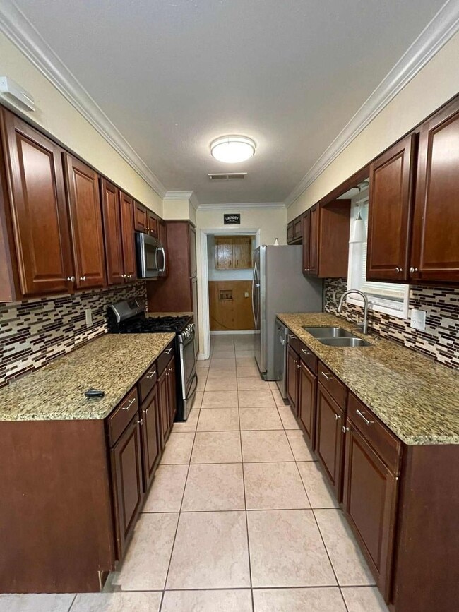 Building Photo - 7 Minutes to Barksdale AFB