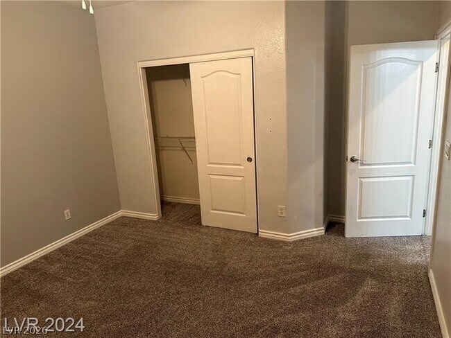 Building Photo - 2805 Alma Lidia Ave