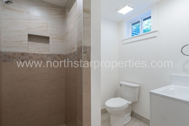 Building Photo - Exceptional Remodel Near Waluga Park