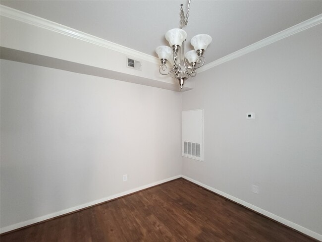 Building Photo - 2255 Braeswood Park Dr