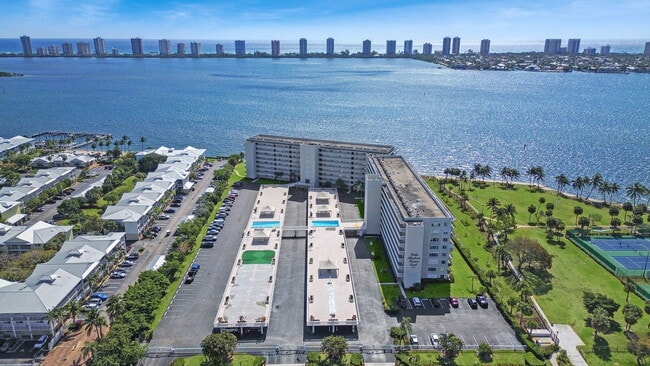 Building Photo - 801 Lake Shore Dr