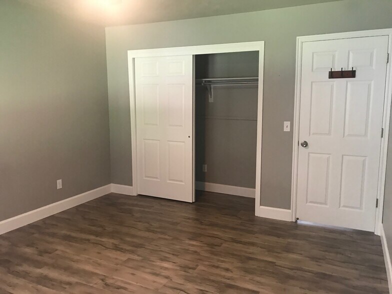 Building Photo - 8379 Sycamore Tree Cove