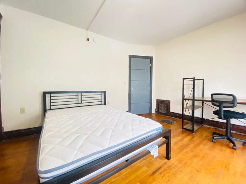 Building Photo - 1337 Madison St