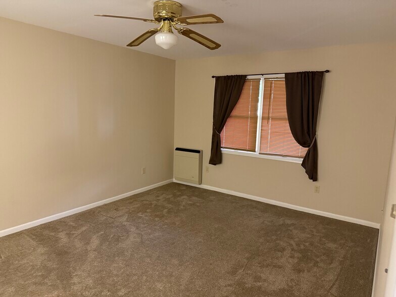 Bedroom - 23 Ontario St