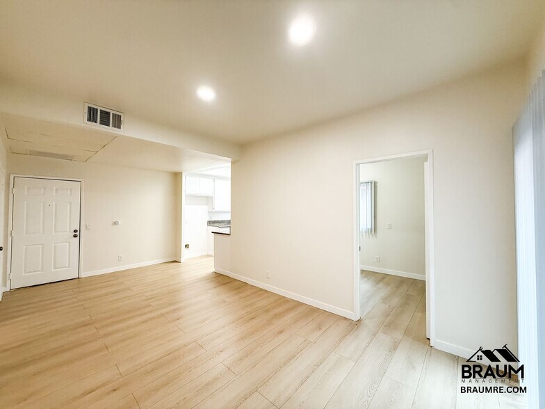 Building Photo - 11459 Collins St