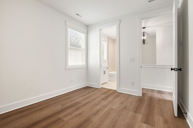 Building Photo - Gorgeous 4-bedroom, 4-bathroom Modern Home Durham, NC