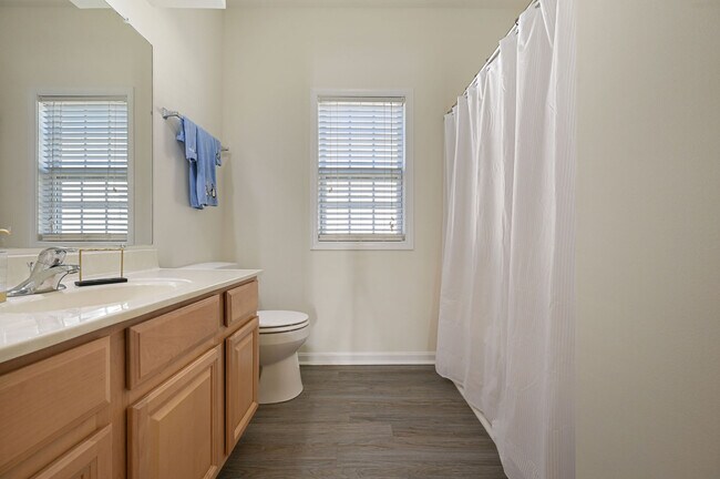 Building Photo - 15 Little Birch Dr