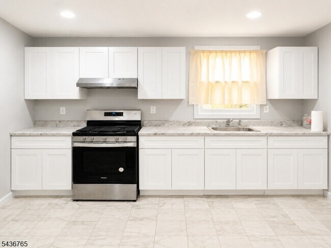 Building Photo - 427 Totowa Ave