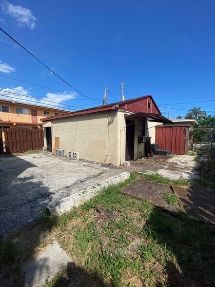 Building Photo - 1955 Lincoln St