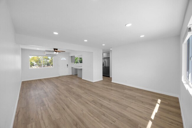 Building Photo - 1431 Alamitos Ave