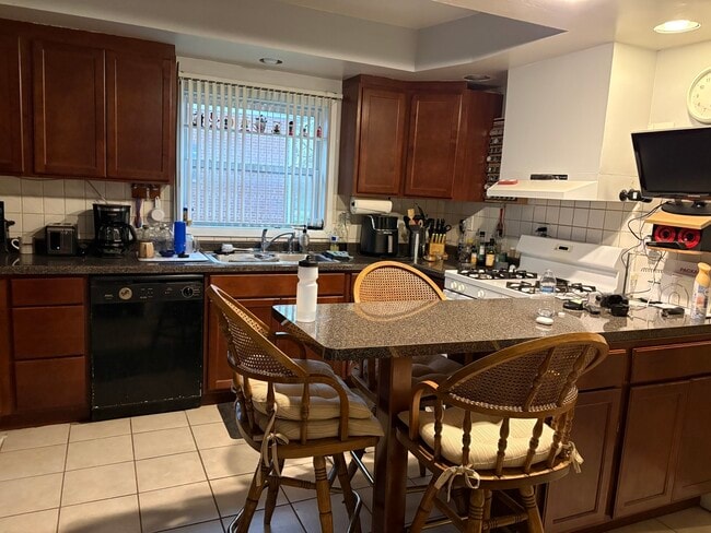 Building Photo - 980 County Line Rd