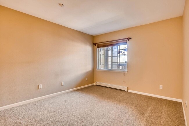 Building Photo - Heat included!  1 car garage!  Vaulted Cei...
