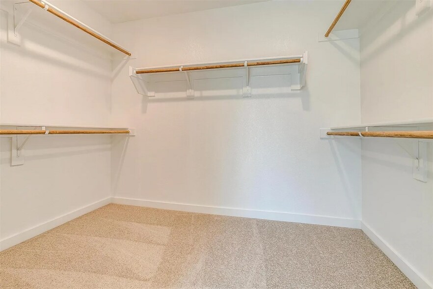 Master closet - 4524 Hogans Alley Dr