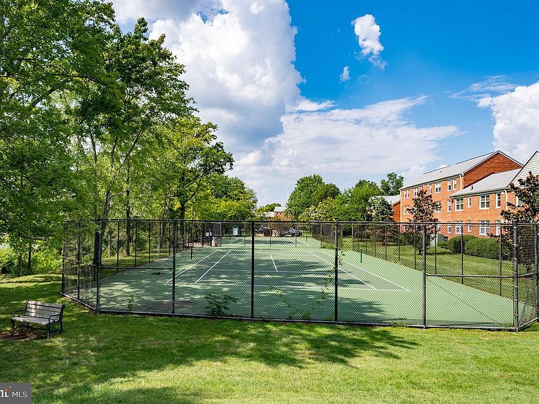 Building Photo - 6726 W Wakefield Dr