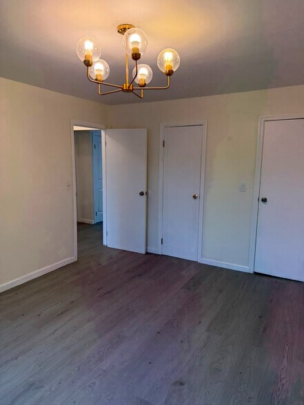 Building Photo - 10 Briarwood Rd