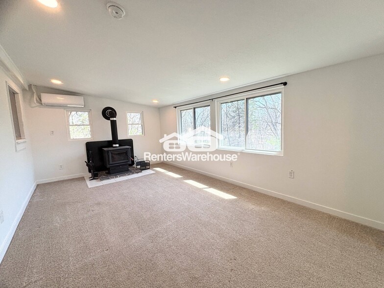 Building Photo - 32487 K Ave