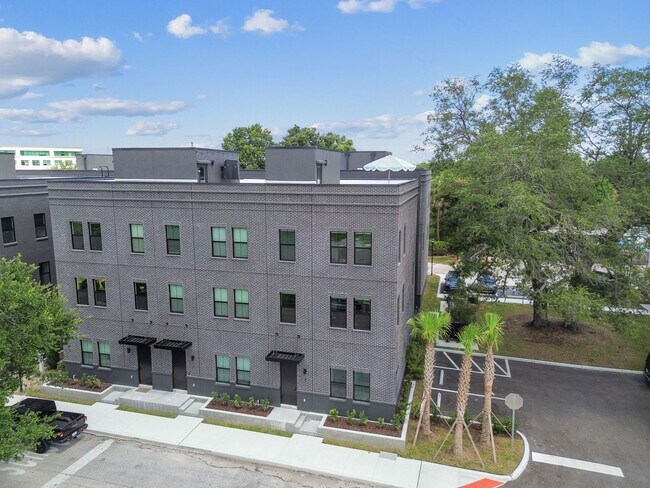 Building Photo - Canvas GWX