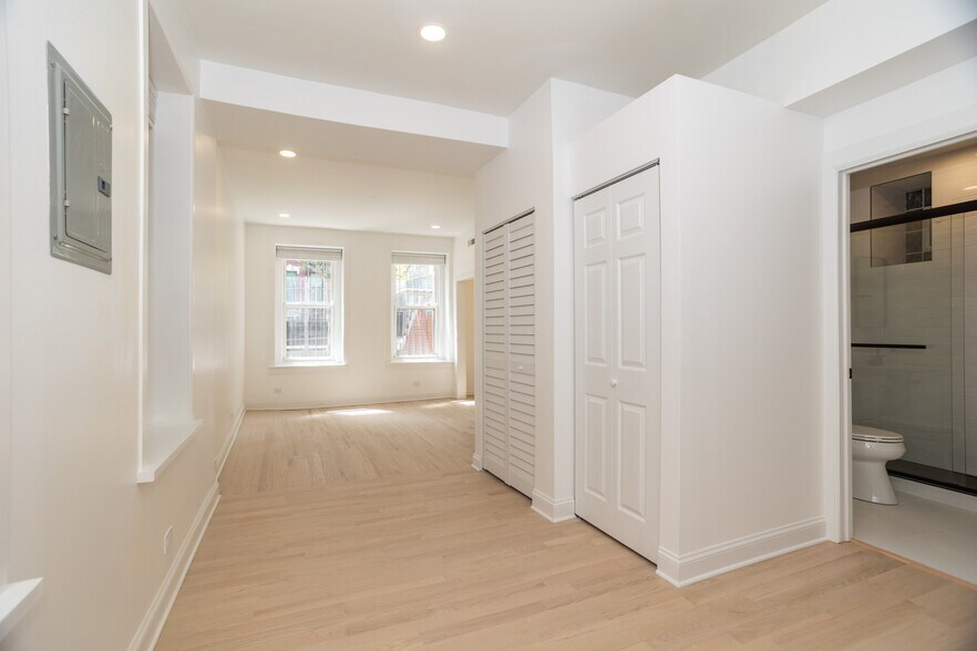 Building Photo - 1247 N Cleaver St