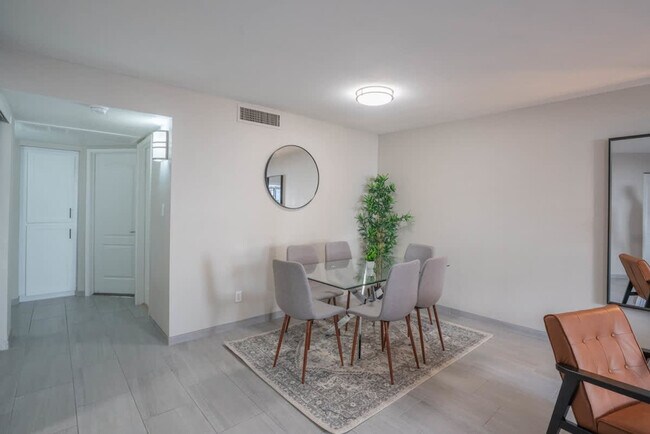 Building Photo - 8550 E McDowell Rd