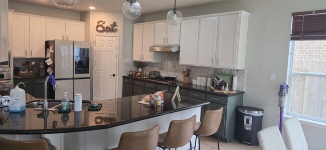 Building Photo - 8153 Tranquil Lake Way