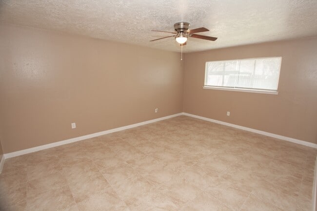 Building Photo - 23302 Pennsgrove Rd