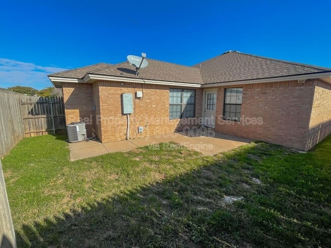 Building Photo - 621 N Elkhart Ave